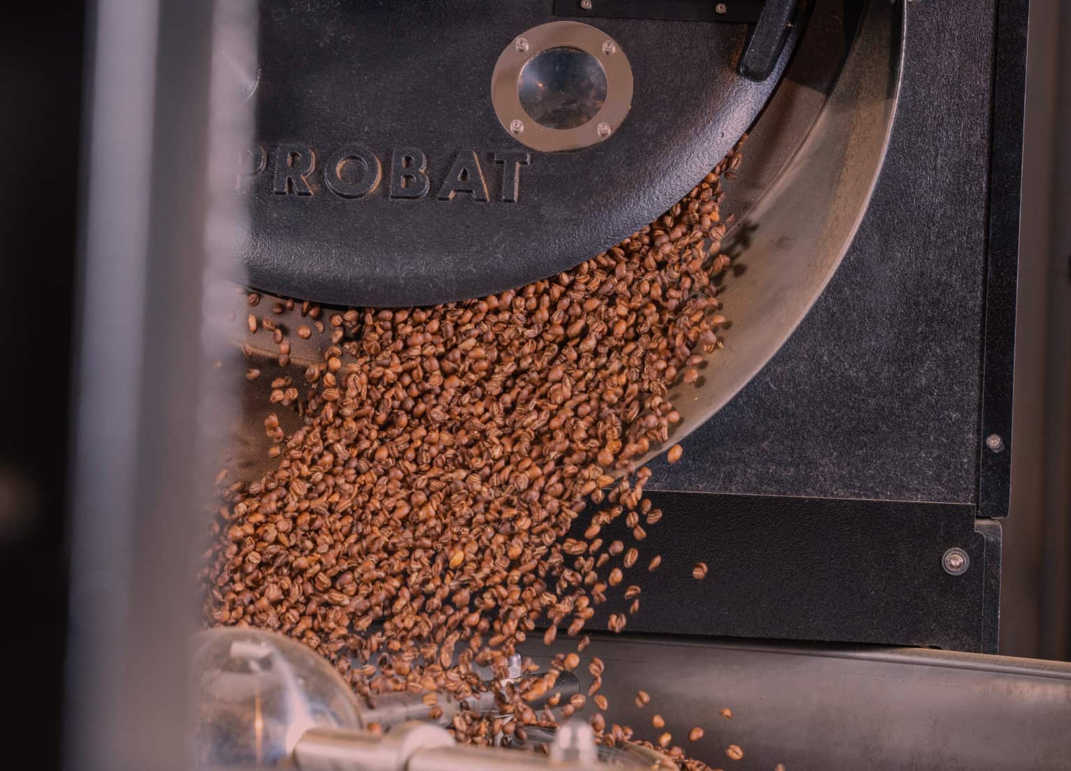Nahaufnahme einer Kaffeebohnen-Rösttrommel