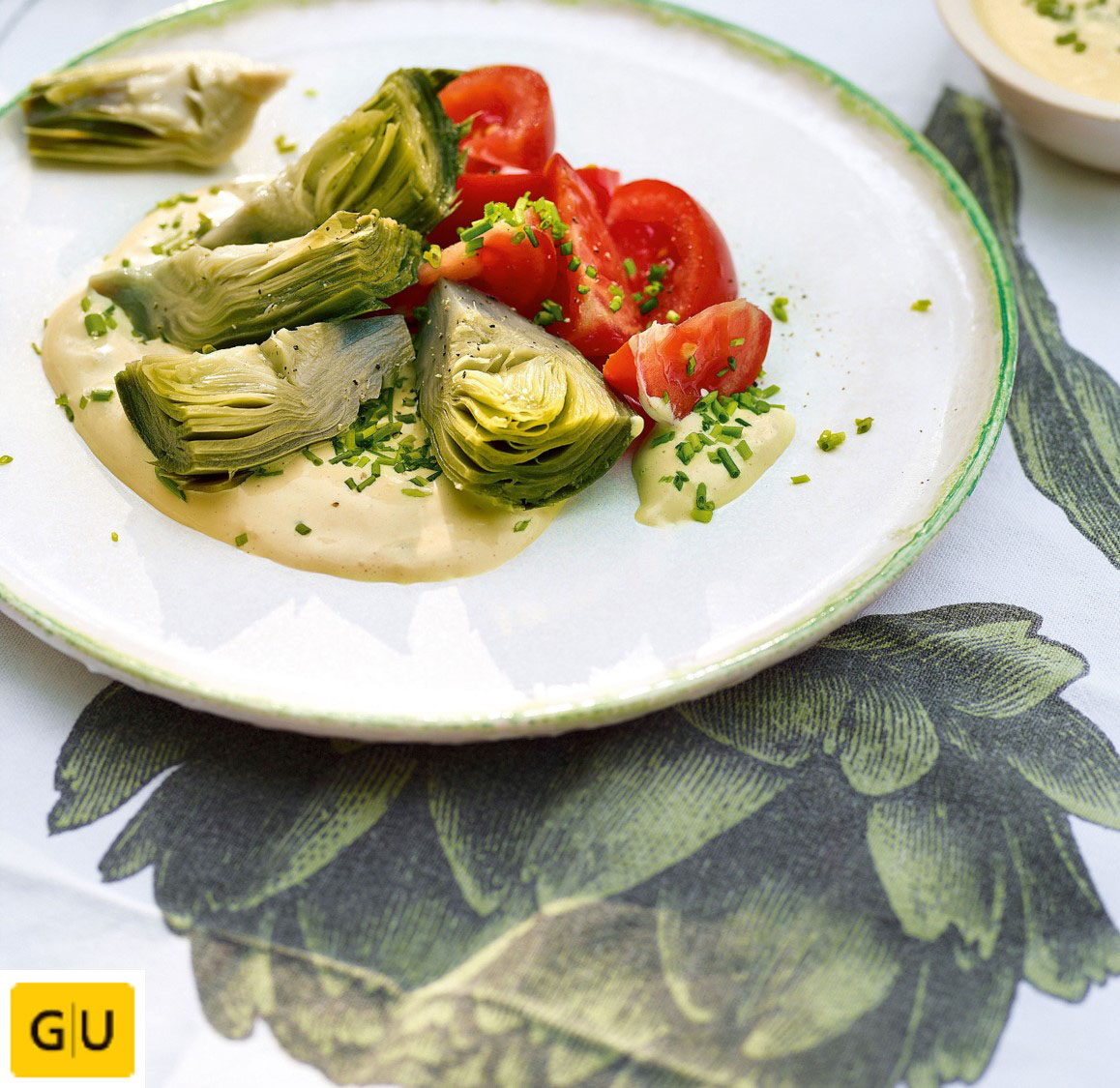 Artischocken mit Tomaten und Knoblauch-Schnittlauch-Mayonnaise