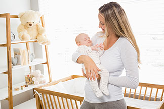Achten Sie bei Babykleidung auf zertifizierte Bio-Baumwolle aus ökologischem Anbau.