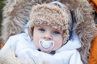 Bei Minusgraden im Winter ist es wichtig, Ihr Baby richtig warm einzupacken.