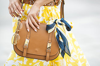 Ob Handtasche, Halstuch oder Schmuck: Damen-Accessoires unterliegen bei Tchibo stets einer Qualitätskontrolle und es wird auf Nachhaltigkeit geachtet.
